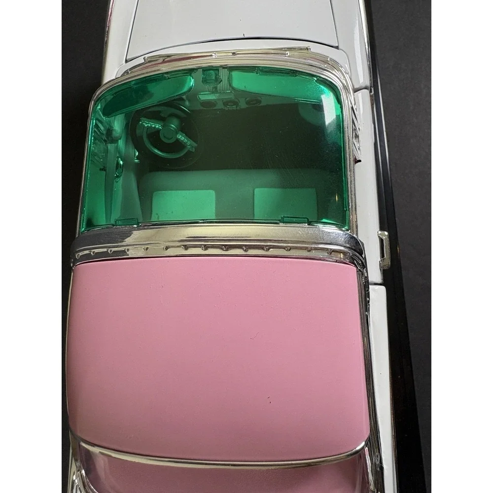 Road Signature 1955 Ford Fairlane Crown Victoria Pink White 1:18 Diecast